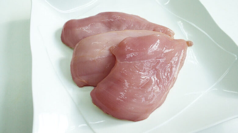 鶏むね肉：タンパク質